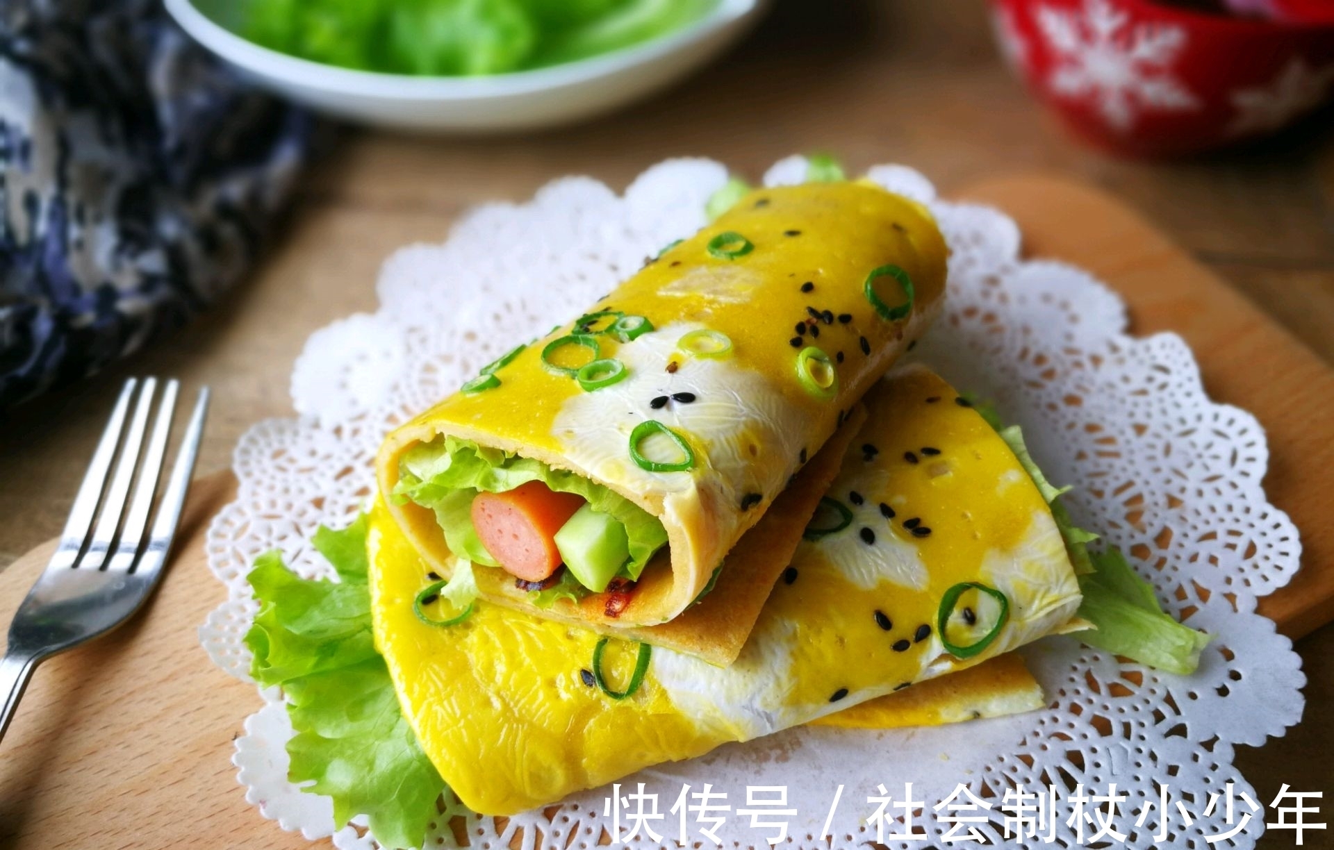 黑芝麻|早餐在家做鸡蛋煎饼,又薄又软,想吃什么加什么,方便快捷