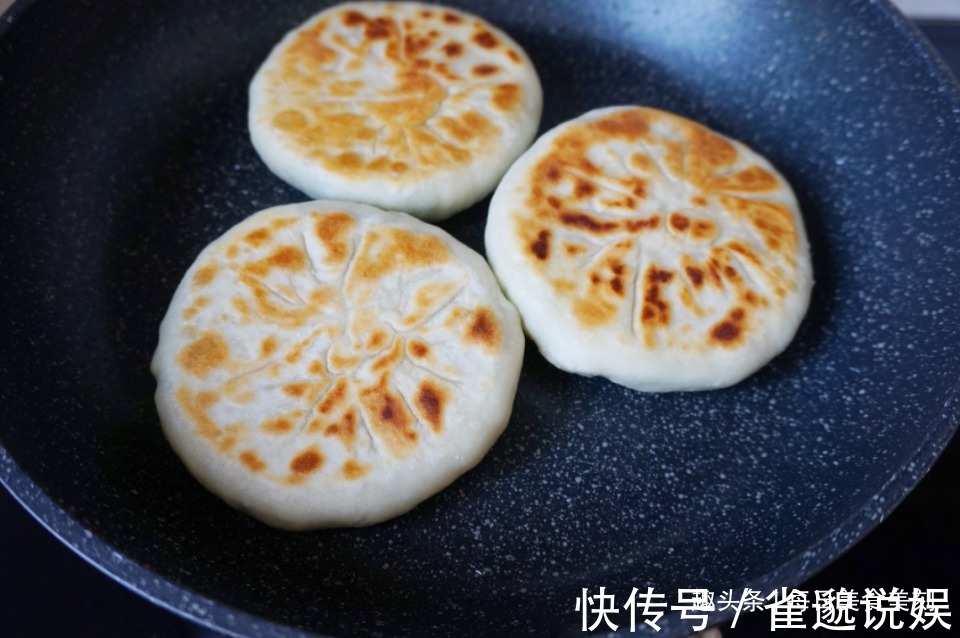 韭菜鸡蛋馅饼|家常美食推荐韭菜素馅饼,皮薄馅多,酥脆香甜