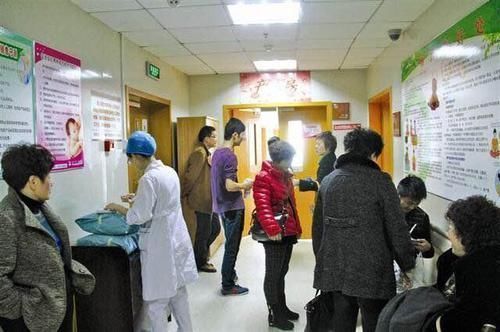 产妇|产妇生娃被众人“参观”,院方表示为经营项目,网友还收门票