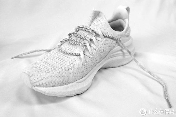 后跟 笔点酷玩 篇四百六十一：平价耐穿又好看，小米运动鞋4升级版：日常元素运动生活鞋4繁星版体验