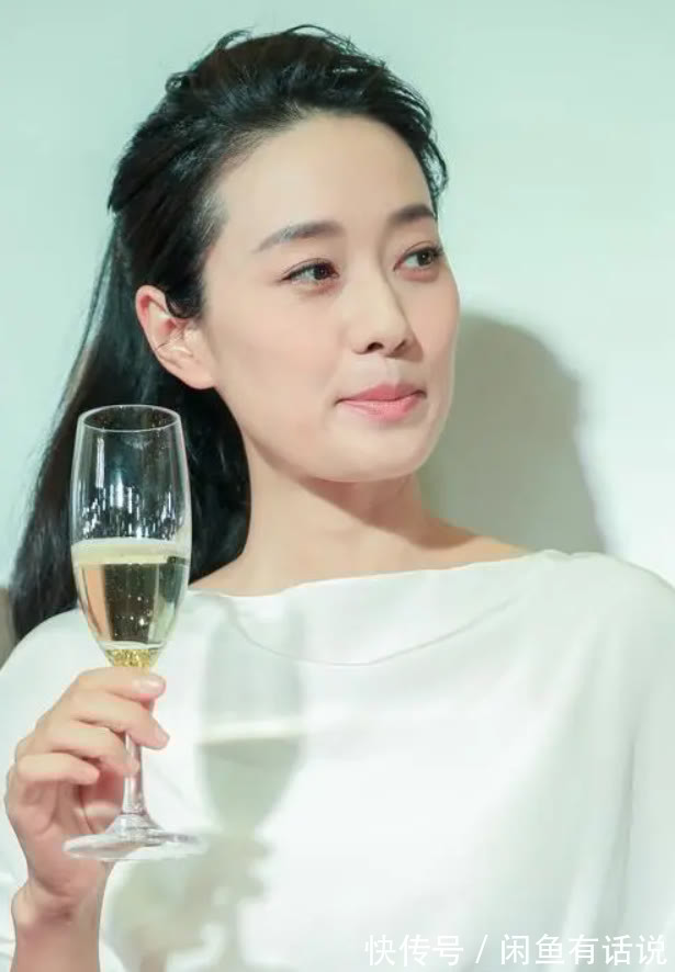 马伊琍|发型得根据脸型来决定,马伊琍剪掉黑长直,显年轻还更显气质