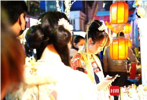 灯笼亮了 成都年味浓了|图说生活 |灯笼亮了 成都年味浓了\＂,\＂i11\＂:\＂图说生活