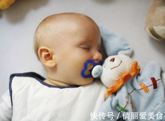 莎莎|1岁儿子总撅“金鱼嘴”,妈妈还在夸可爱,奶奶掰开嘴后直奔医院