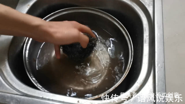 佳俊|用旧的钢丝球别扔掉,再这样处理一下,一年能省不少钱!