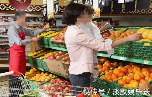 妈妈们|孩子在超市”品尝“葡萄，员工骂”没教养“，妈妈回答众人点赞