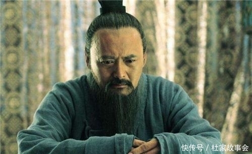 他名气比孔子大,弟子比孔子多,孔子掌权后却杀了他,还暴尸三日