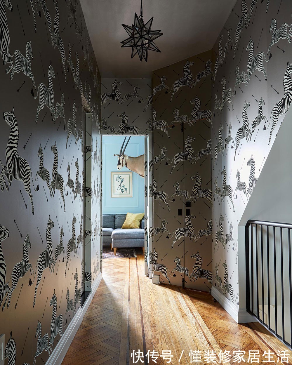 岛台|95㎡老房花5万简单改造下,客厅去电视化加壁龛,做书架也不错