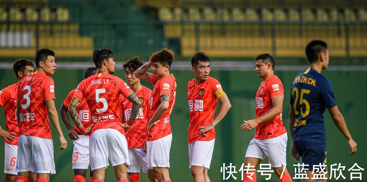 里皮|難說再見，鄭智送別中超八冠王功勛，里皮愛徒黯然離隊(duì)難說再見！