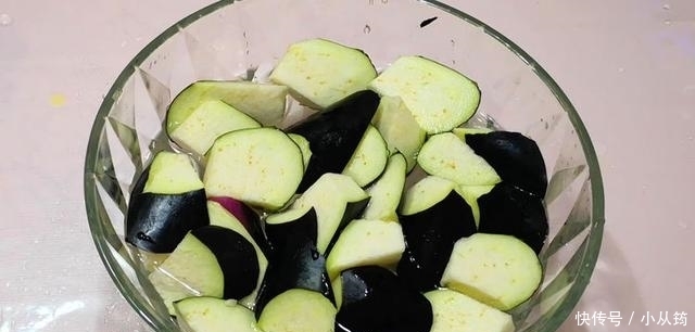 黄豆还有此种吃法?加点茄子比肉还好吃,软绵解馋不油腻