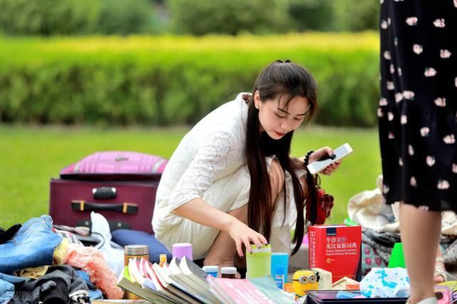 为什么很多女生在学校不化妆？学姐：学校不让化妆