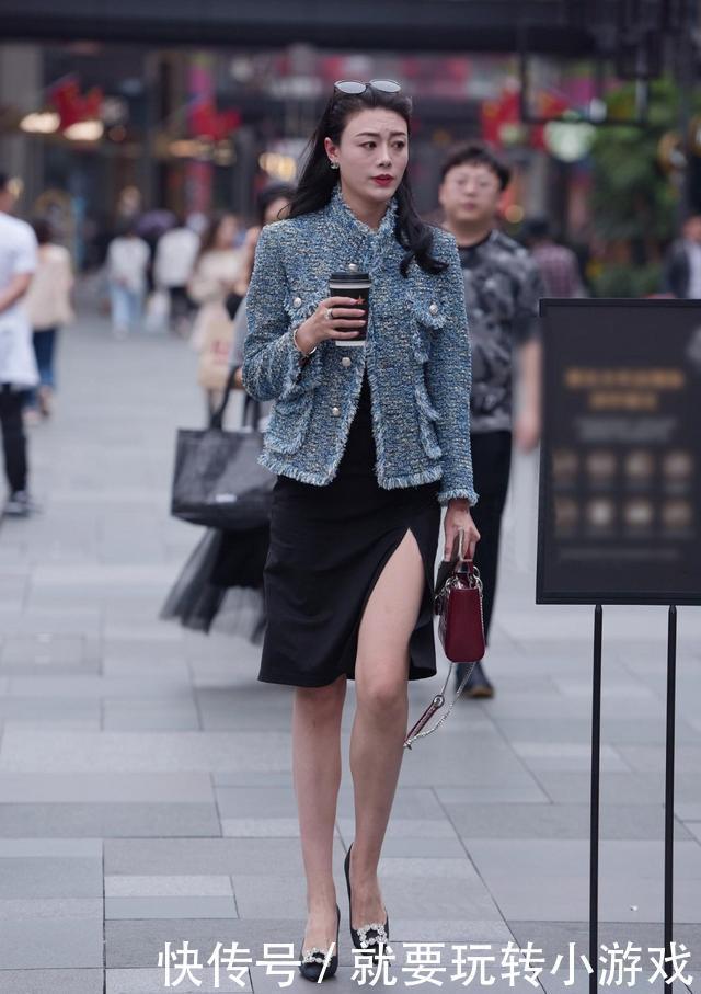 魅力|连衣裙姐妹花走在街上,明媚靓丽,活力十足