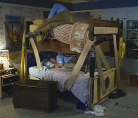 |搞笑GIF段子:单身了几十年,今天无论如何也要抢到!