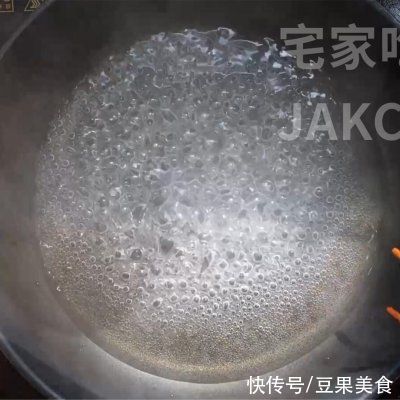 苹果糯米饼，制作简单，外层香脆，内里软糯甜蜜，超级好吃