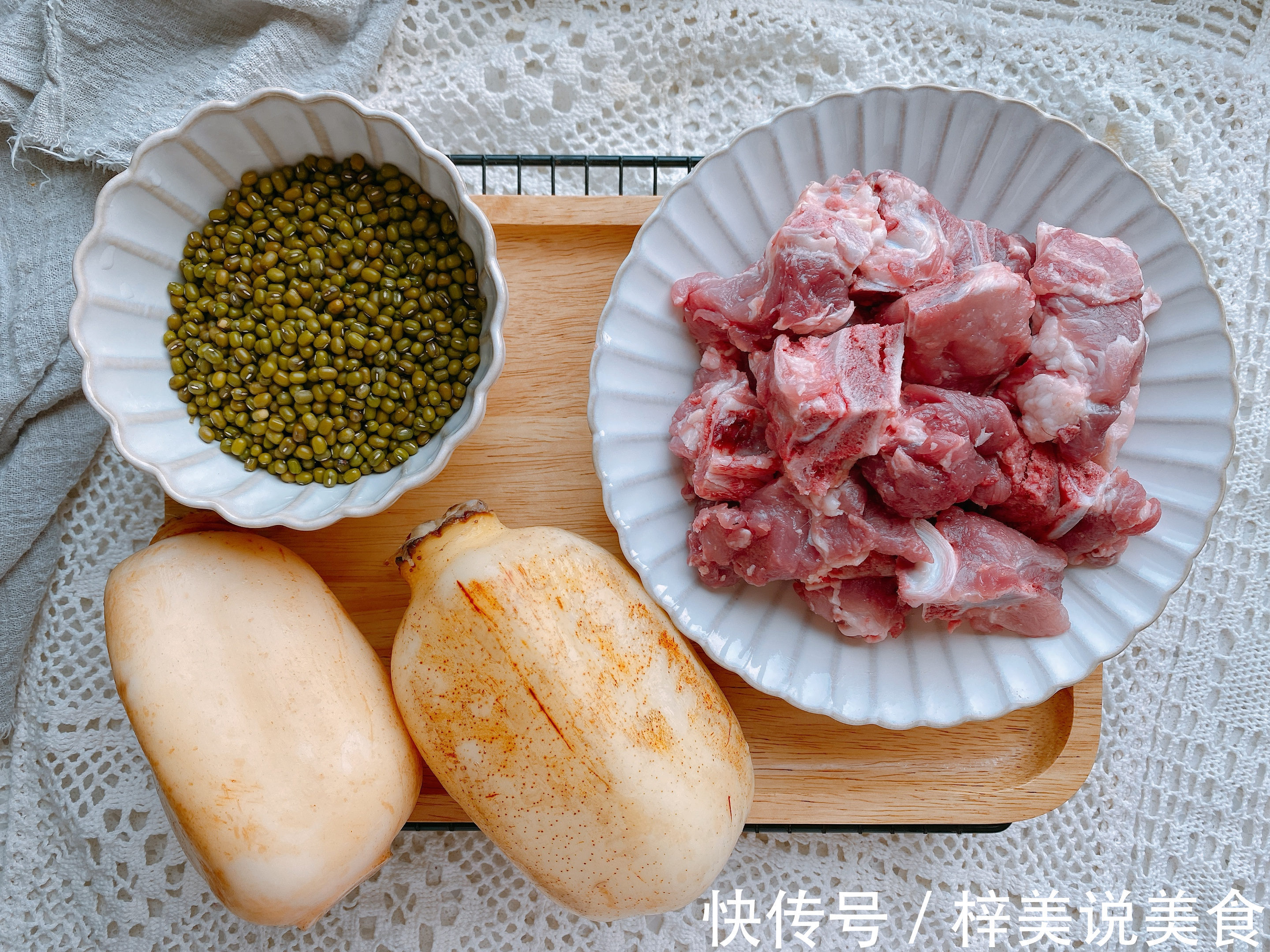 2节莲藕1把绿豆,炖出最适合秋天的汤,清热降火健脾补钙,超好喝