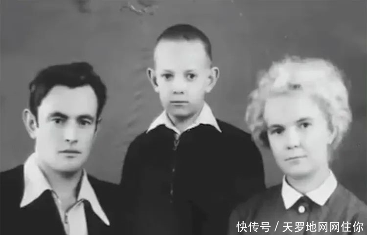 叛逃|叛逃苏联:以最硬核的方式,在海上游了2天3夜!