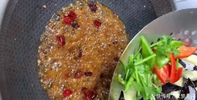 家宴|中秋家宴不知道做什么？试试家常风味茄子，外酥里嫩汁浓味美