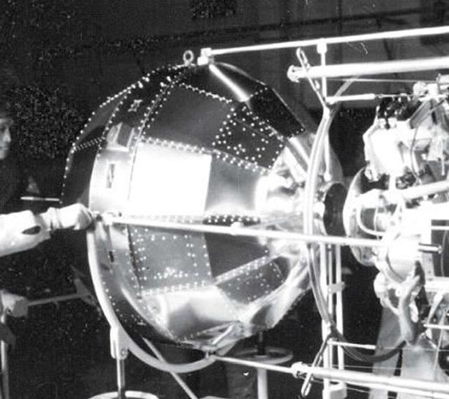 前苏联 62年前,世界首颗人造卫星脱轨,钱学森仅据一道火光算出坠毁点