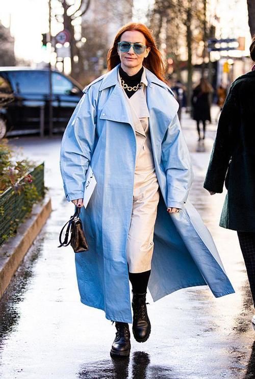 春天，风衣就买这3个“显白色”，高级不说还减龄，照着穿就好