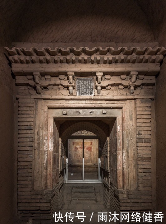 直击四座被盗空的王侯墓室，最著名就是宋四郎的墓室，壁画最逼真