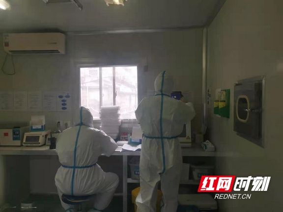 护城墙|凤凰县人民医院：白衣执甲，筑起凤凰古城“护城墙”