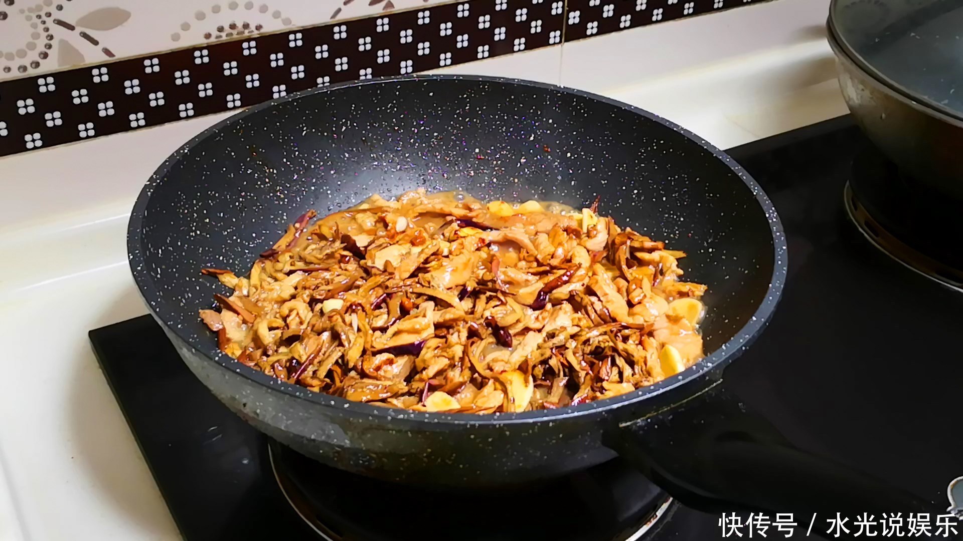 特别|此菜1元1斤没人要,晒干后价格贵了20倍,炖肉特香,吃一年不坏!