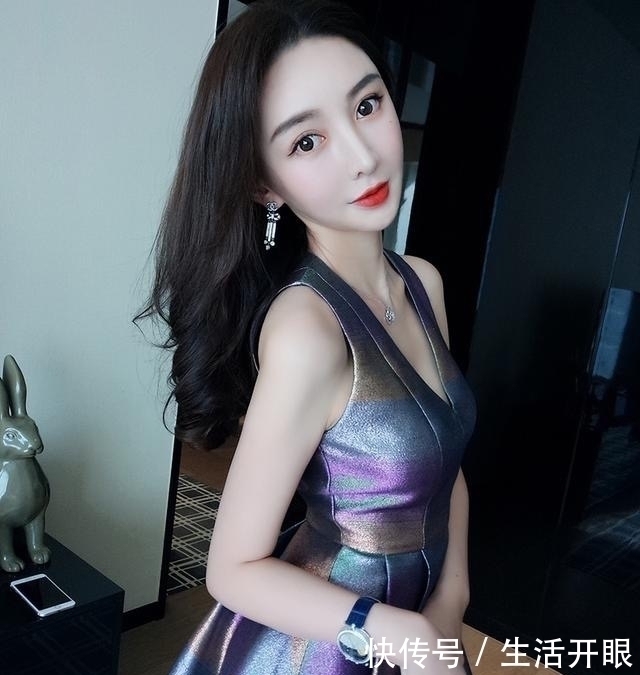 小女人|性感小姐姐搭配深V连衣裙,突显时尚、突显小女人的味道!