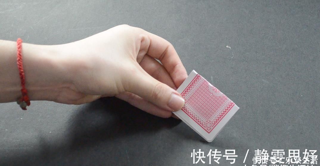 用处|用旧的扑克牌别再扔了, 剪几刀, 粘在厨房里超实用, 人人见了都夸好