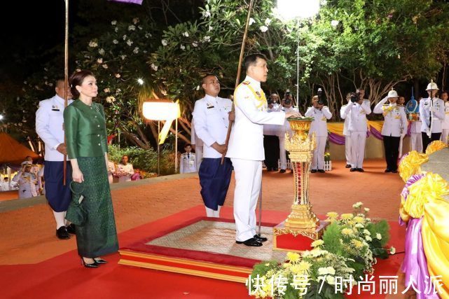 造型|苏提达晒最新漫画好得意！蓝裙造型确实美，诗妮娜好久没有亮相了