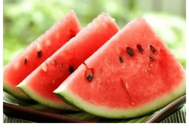 营养物质|这几种水果吃多了“催人老”，难怪皮肤越来越差，女星从来都不碰