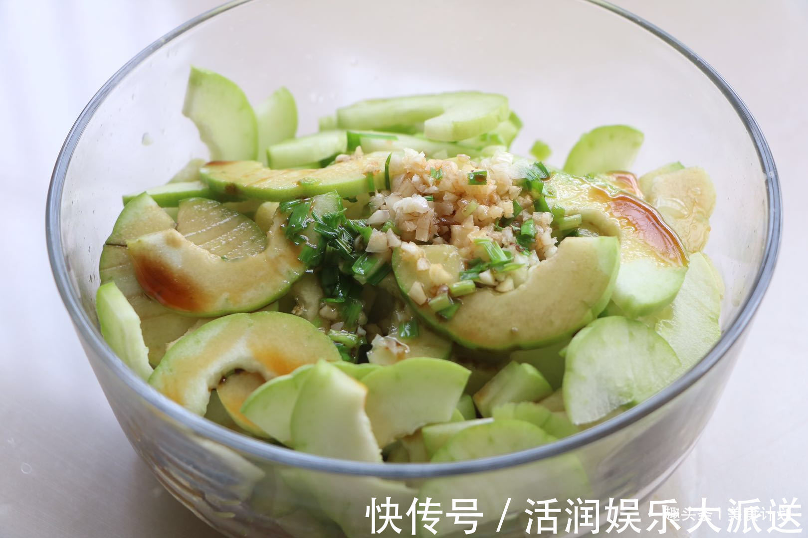 清热解毒|夏天别只知道凉拌黄瓜，比黄瓜更脆爽的凉拌菜，多吃清热解毒！