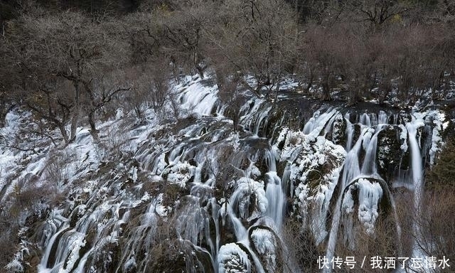 九寨沟惊现蓝色冰瀑，犹如童话仙境