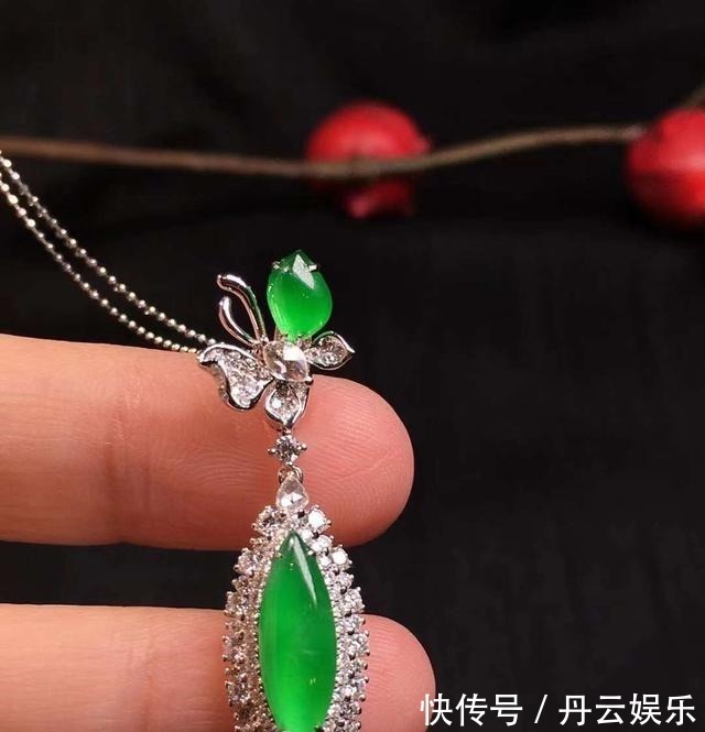 珠宝首饰 七夕节送感动牌珠宝首饰,代表永恒的爱意,温情四溢甜到心窝里!