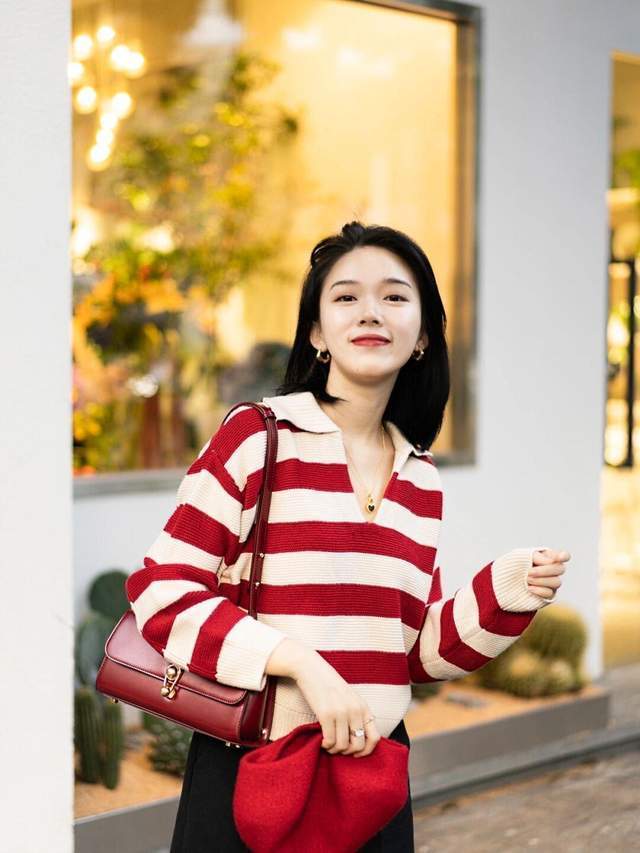 毛衣|秋冬想要穿出韩系风,试一试毛衣外套+皮短裤,时尚又不失性感