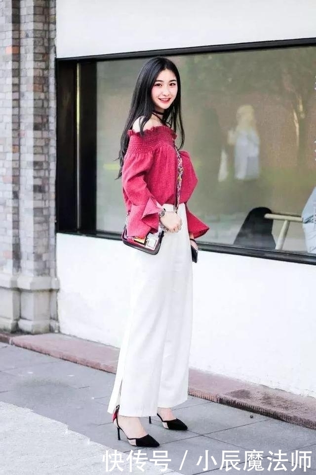 路人街拍,搭配一件露肩的雪纺衫,非常显高挑