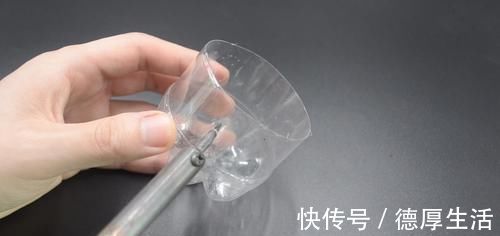 塑料瓶上穿一根绳子真厉害,这个用途懂的人还不多,早知道早受益