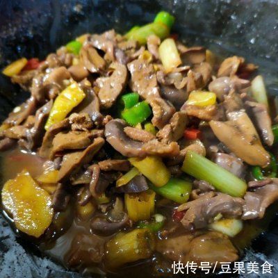 下饭|#巨下饭的家常菜#爆炒鸡杂香辣入味开胃下饭