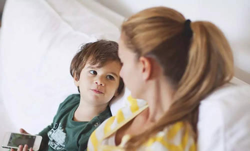 家长|孩子拿了钱就去买东西?家长做好四个方面,帮他树立正确的金钱观