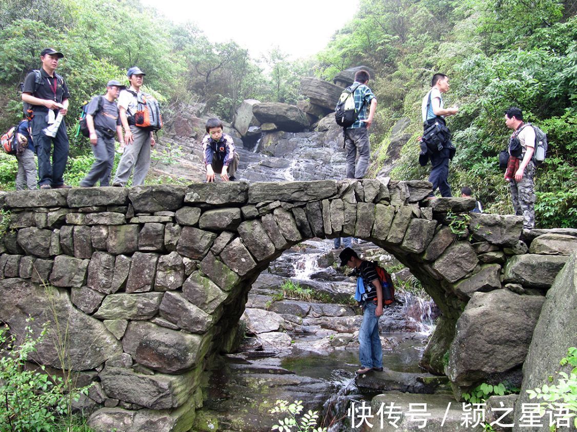 世外桃源|翻过栲栳山，眺望里杜湖水库边的村落，进入世外桃源