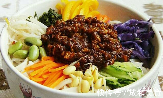 家常|老师傅教你“老北京炸酱面”的家常做法，教程详细，做法简单