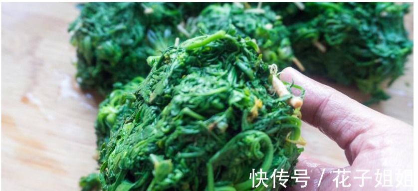 小时候|入秋后，碰见这菜别手软，一次性买15斤，放冰箱冻起来，特别省事！
