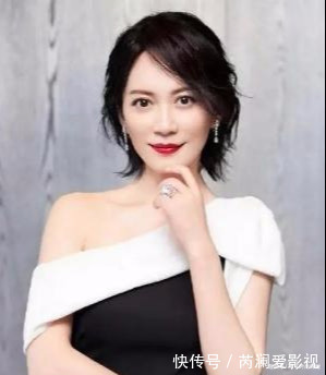 满头 奔四奔五的女人，尽量别弄这“3种”发型，老气横秋不说，还伤发
