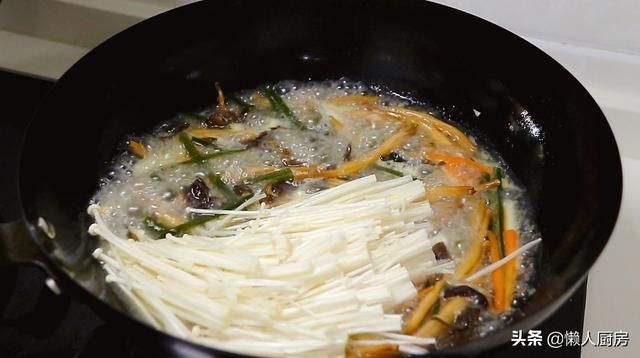 秋季要多喝这汤,看着就很有营养,暖胃又驱寒,明星在家也做了