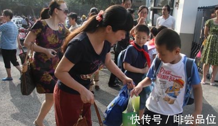 名字|男孩上学迟到,被老师罚写自己的名字,写了十遍后突然大哭起来