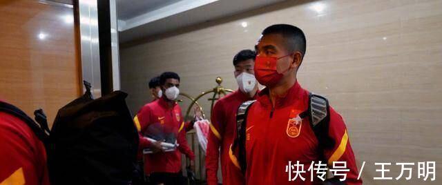 越南队|2万球迷现场观战,CCTV5直播国足战越南,究竟哪国球迷能过个好年