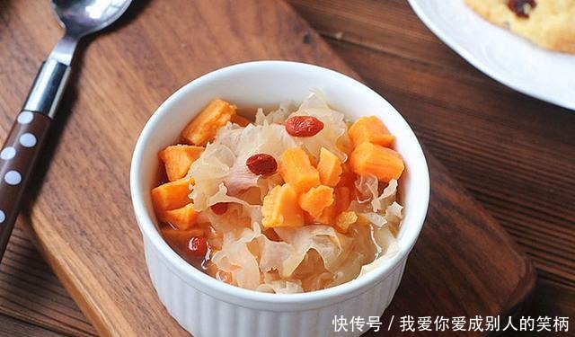 红薯和“它”一起煮,女性常喝淡化斑点,脸色红润,不化妆也漂亮