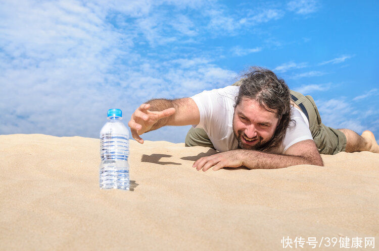 口渴|多喝水未必有益健康！重点强调：3类人喝太多水会伤身，别使劲喝