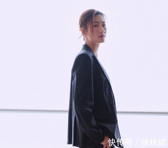 国乒女队|丁宁恋情曝光!和神秘男牵手逛街,球迷哭了:像自家女儿出嫁了