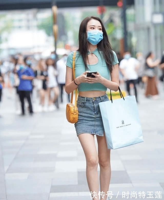 简约时尚|牛仔裙强调装饰与实用主义，简约时尚，显得时尚新潮酷酷的