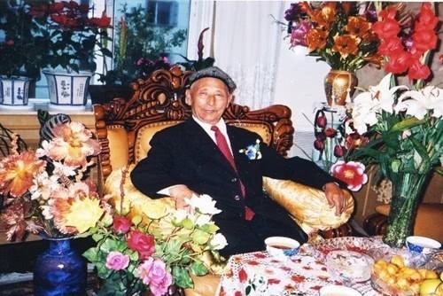 库车家族|中国最后一位王爷,活到2014年,临终前说了一句话,众人潸然泪下