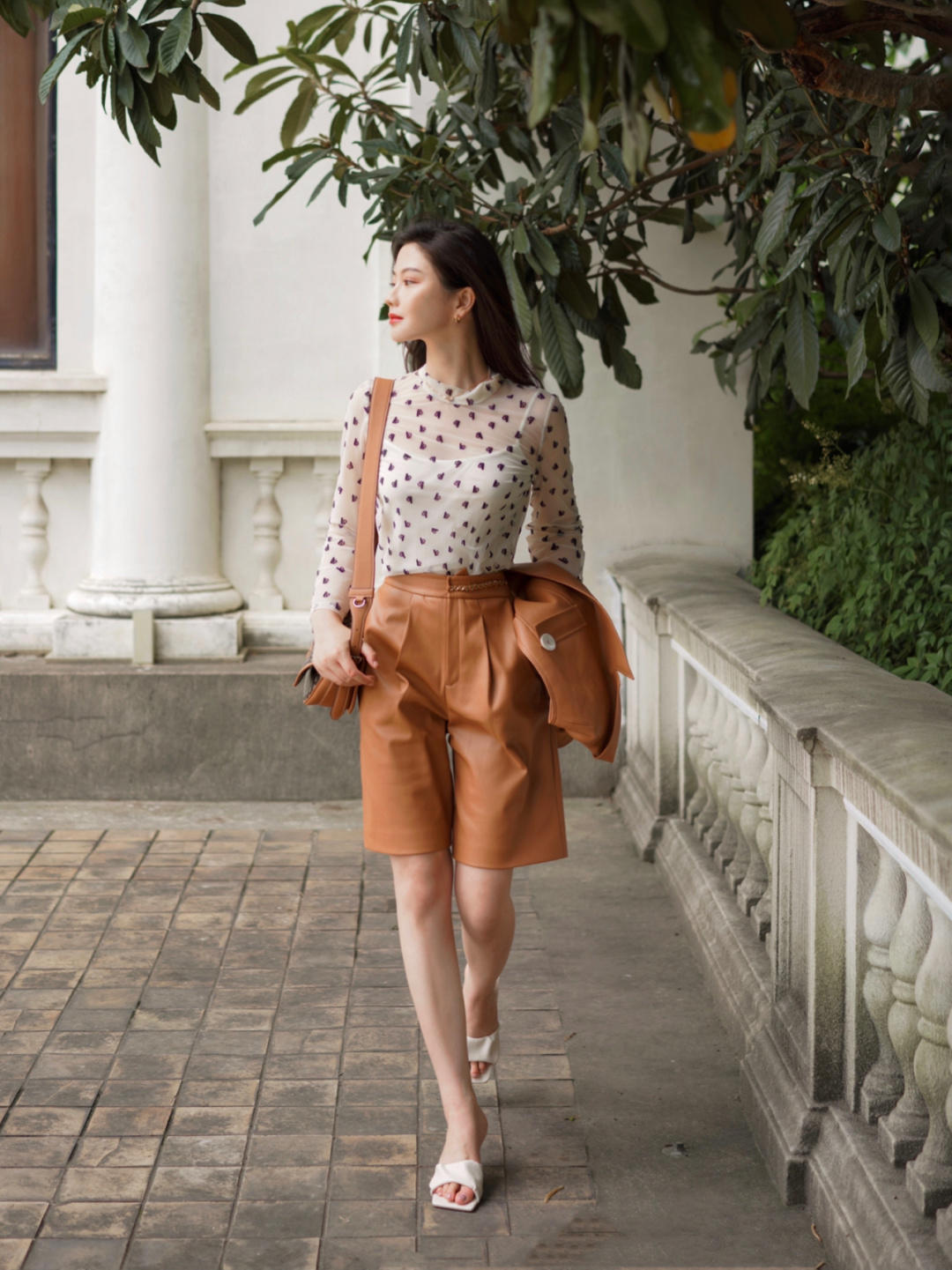 减龄|想要穿出少女感,不如试一试粉色衬衫+白色背带裤,穿起来元气十足!